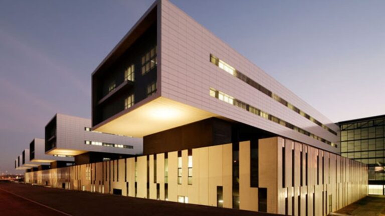 Sant Joan de Reus Hospital by Mario Corea Arquitectura